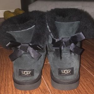 Black short UGG bow BOOTS